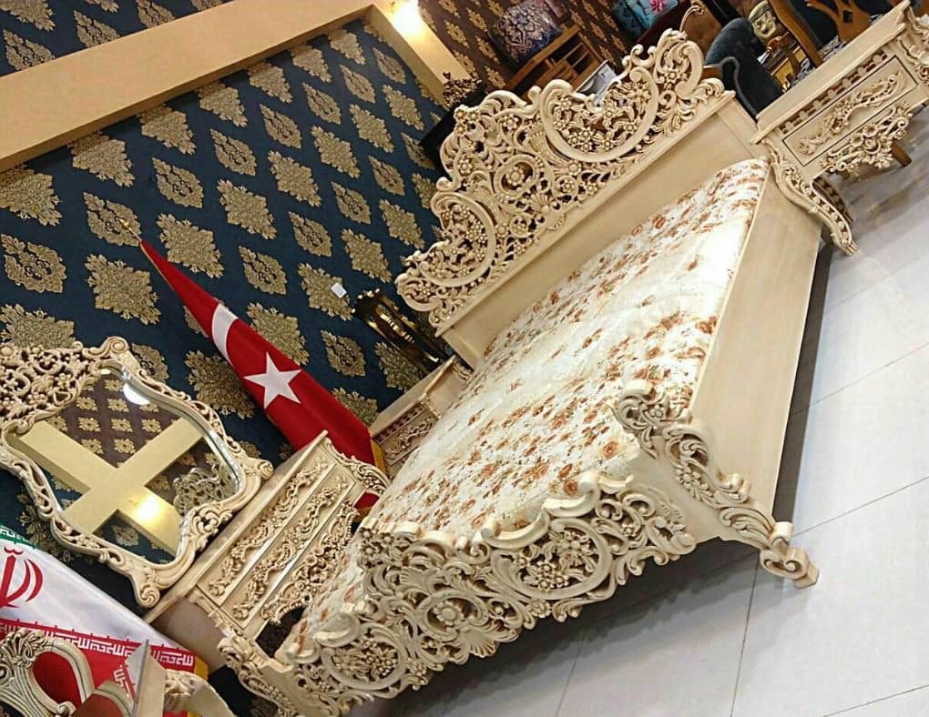 سرویس خواب دو نفره کرم با لوازم